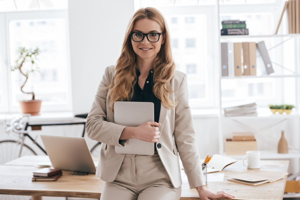 Lifestye business owner leaning on her desk