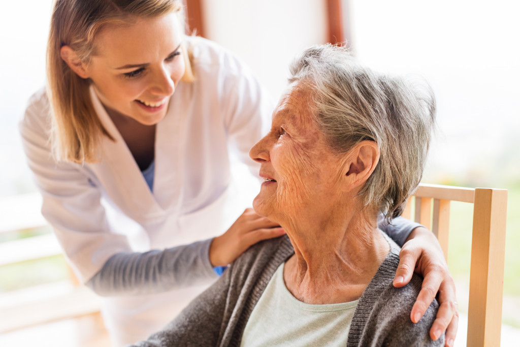 elderly talking to her nurse