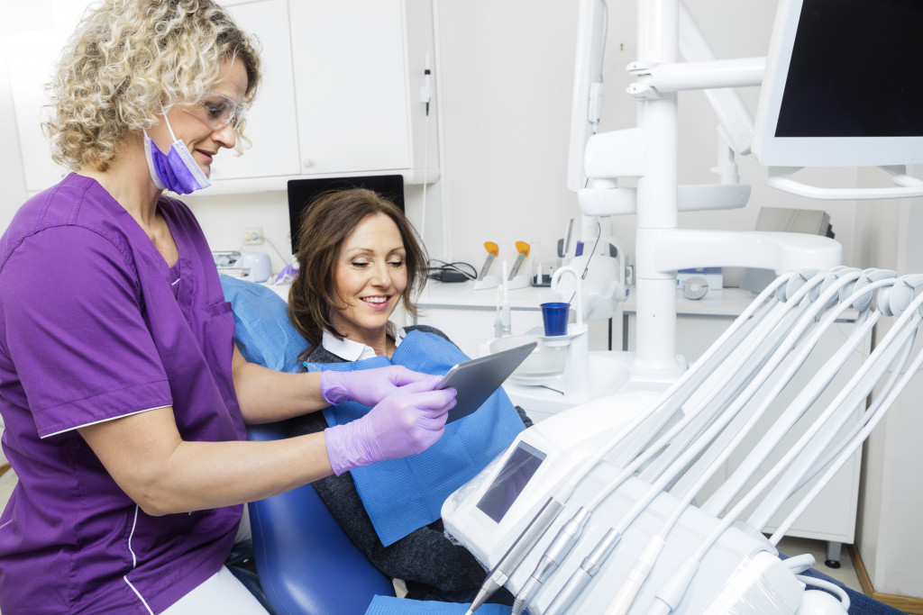 dental patient and her dentist