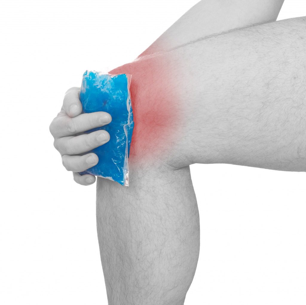 Cool gel pack on a swollen hurting knee