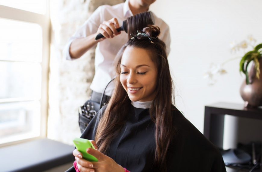 woman getting hair styling services